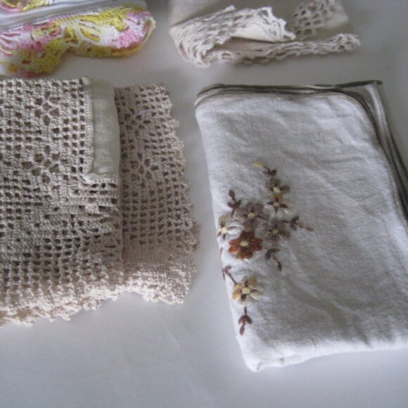 Lot of 7 Vintage Ladies Handkerchiefs Embroidered Crochet Edging Lace Silk Linen - Picture 7 of 16